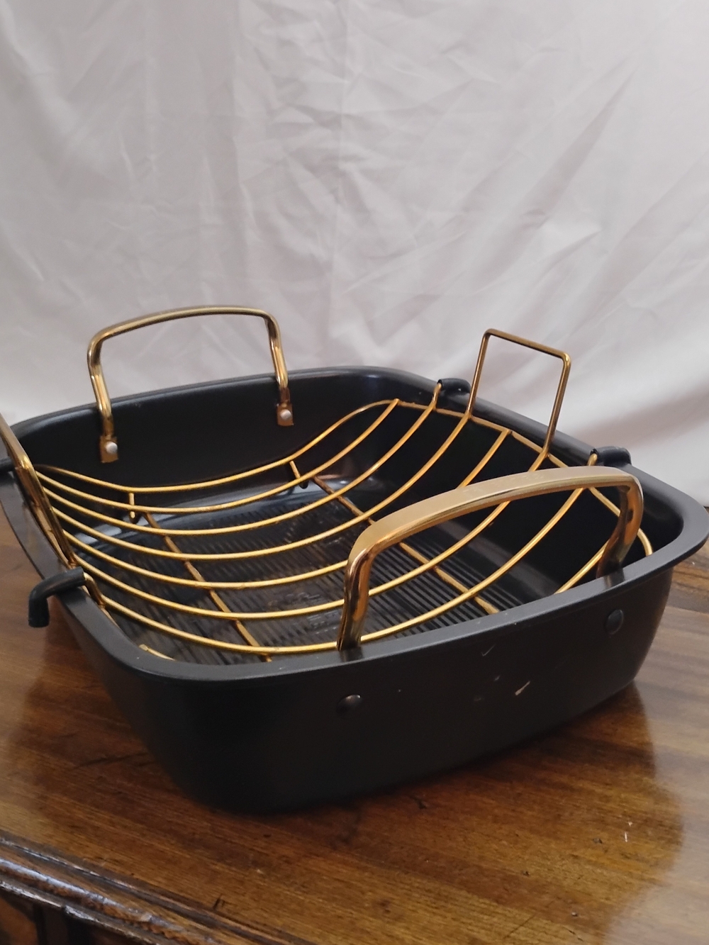 Black Roasting Pan with Gold Rack - Home Kitchen
